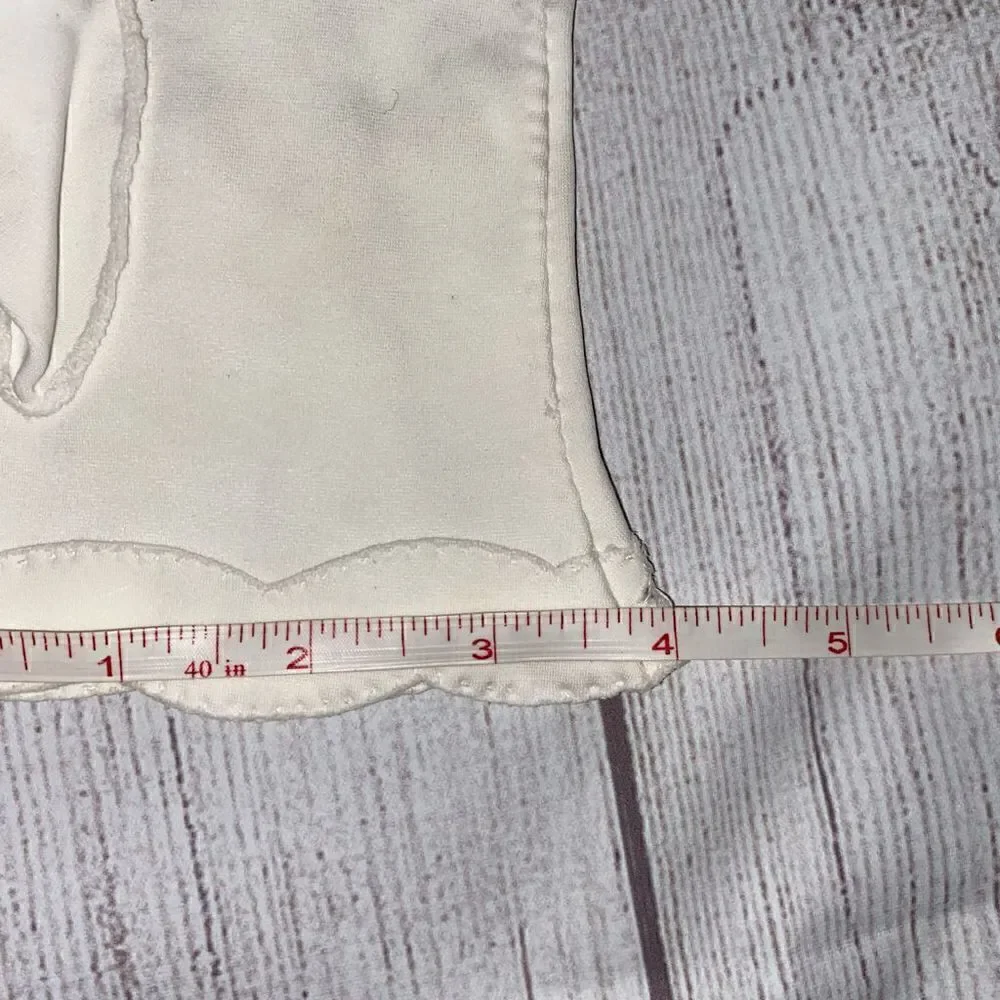 Vintage scallop edge embroidered white gloves  XS/small women